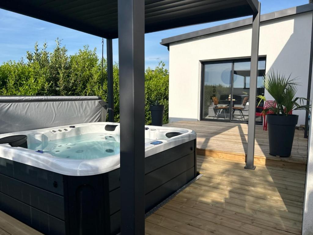 Studio & Spa La Discrete Saint-Evarzec ภายนอก รูปภาพ